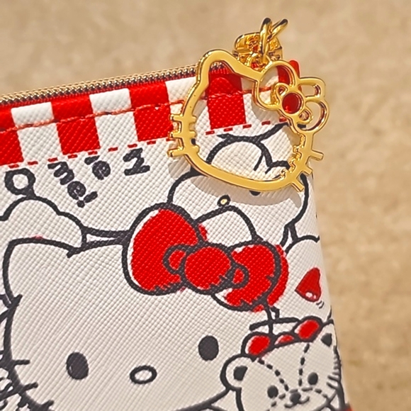 Hello Kitty Pouch - Picture 3 of 4